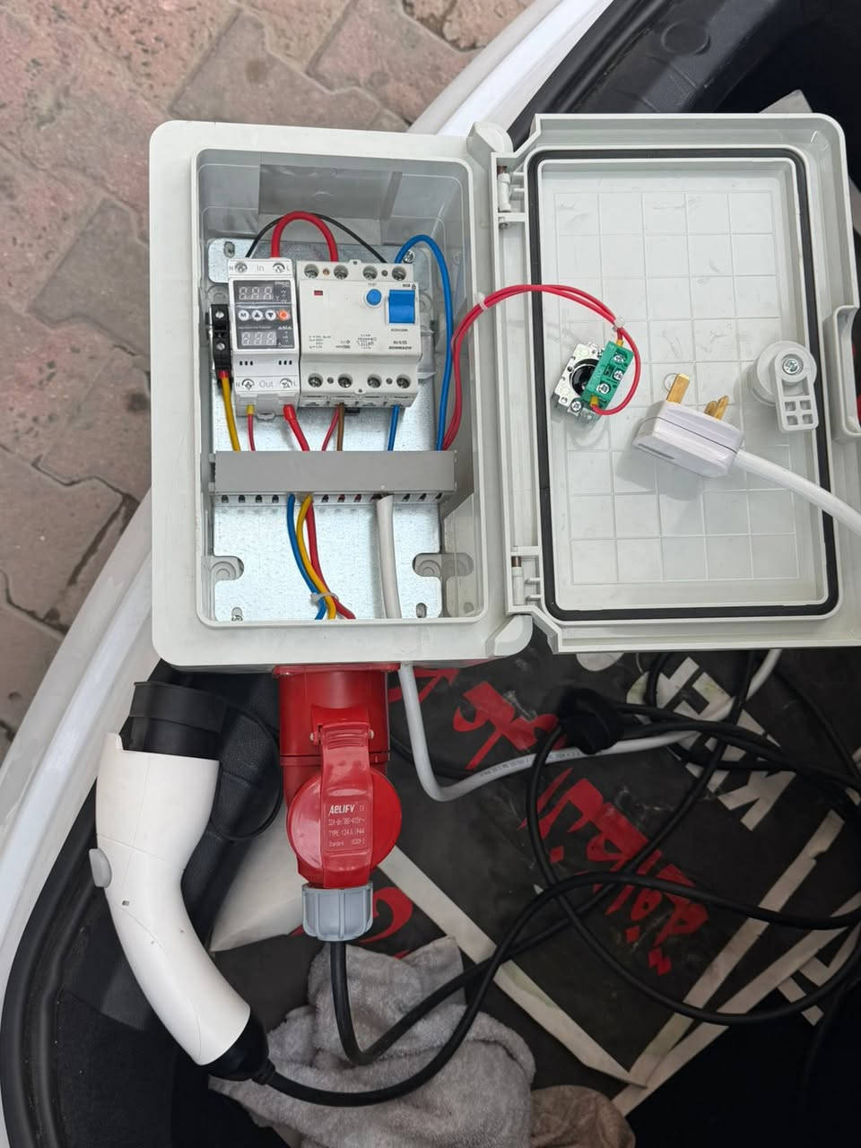 السلام عليكم شاحنة سيارهpydبيها جهاز حماية +ايرث داخلي (منضم فولتية)يعتبر بورد كامل متنقل باي مكان تشحن مثل ممبين في الصوره ماشة ضمان3اشهر اتصال او مراسلة
***********.  علي
***********.   سيف
