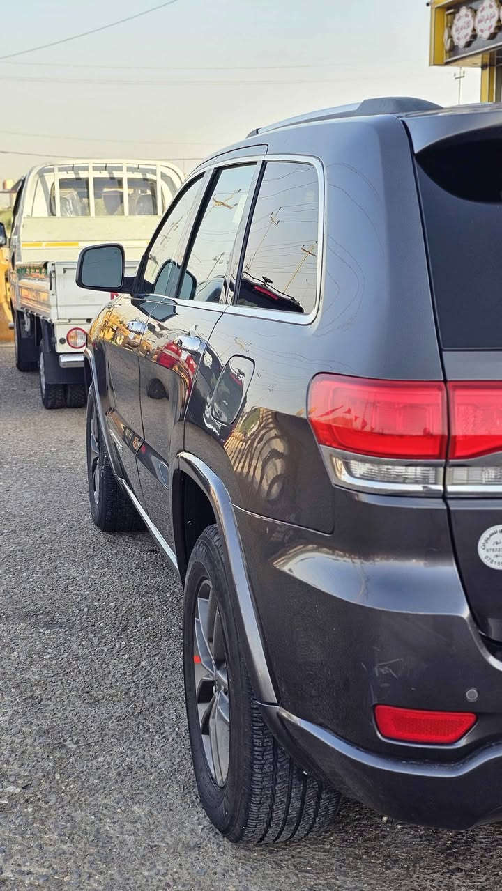 جيب گراند شيروكي 2016 فوول مواصفات limited حادث خفيف جداً  (چاملق ايمن)
بدون ايرباك، بدون دواخل ، بدون شواصي ضرر سطحي ( صبغ + كلير ) رقم الشاصي و صورة الحادث موجودة 
سيارة نظيفة وجاهزه 
للاستفسار *********** البصرة, العراق
