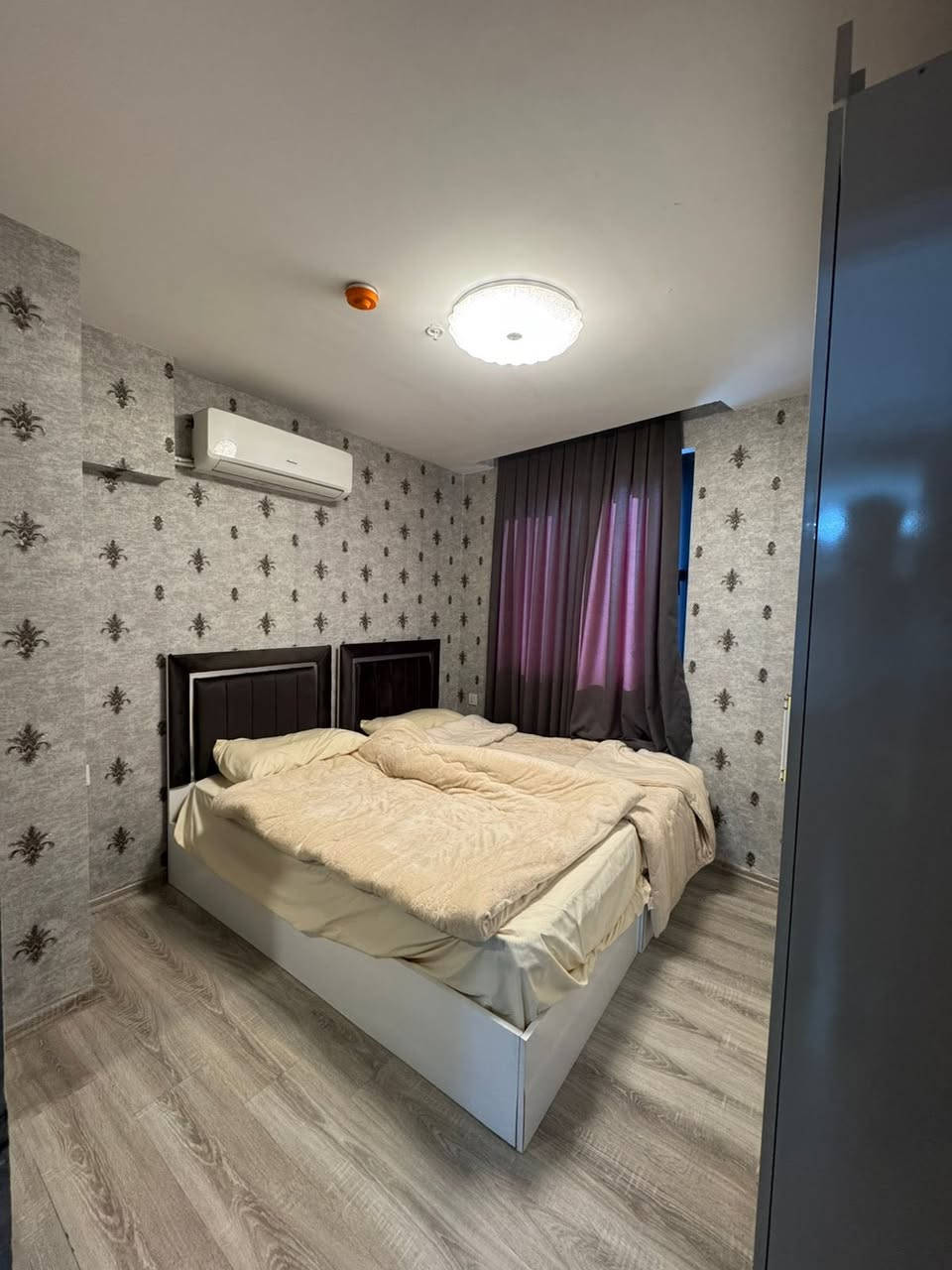 شقة للإيجار في أربيل
‏في مجمع سكني لايف تاورز
‏داخل مربع ذهبي 
‏شقة متوفر  غرفتين الصالة
‏مؤسسة بالكامل Vip 
‏مساحتها 116 متر 
‏طابق 16 
‏ واجهة على شارع 120
‏الاستفسار أكثر على ال WhatsApp 
***********
***********
