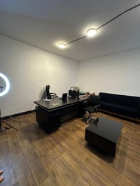 مكتب السعر 200 ، كرسي كبير 85 ، كرسي صغير 40 ، طبلة وسطيه 40 للاستفسار...