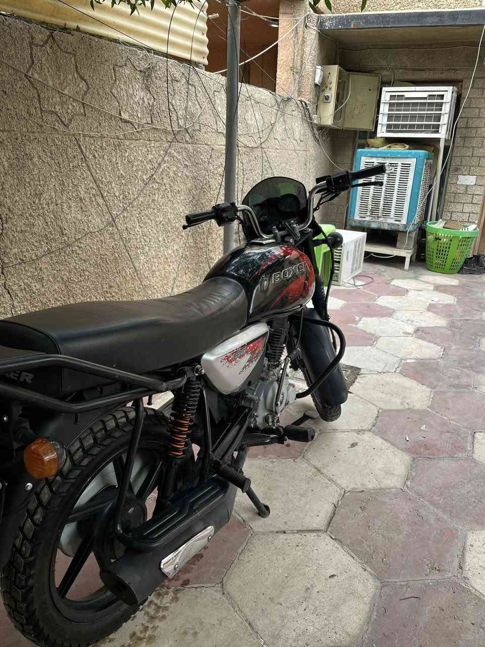 سـلام عليكم بوكسر موديل نهايه 22 محسوبه ع 23 ماشي معامله ترقيم بس برئت ذمه يراد رايدهه 1500 مابيه نقص بس باتري كاعد صار فتره عنوان بغداد الشعب 
***********
