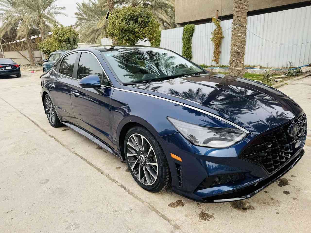 بسم الله الرحمن الرحيم
كلشي ذاكر 
الاسم : هيونداي سوناتا 
الموديل : 2022 
رقم كربلاء
***********

المواصفات :

١-محرك السيارة ١٦٠٠ تيربو طيارة ارضية 🚀 بيها نشاط ماشاء الله مو طبيعي 
٢: كير ٨ سرعات احدث گير وقوي جداً 
٣: شفتات ستيرن 
٤: كشنات جلد + تبريد + تدفئة نظيفة جداً الكشنات بلادي
٥: نظام نورمل + كوستمر + سبورت + سمارت 
٦: شفتات ستيرن 
٧: سيارة تتقدم وترجع بالبصمة 
٨: بصمة تشغيل عن بعد واشاير ترحيب بالابواب فتح تلقائي 
٩: هاند بريك بصمة 
١٠:كامرات ٣٦٠ درجة السيارة مزروعة كامرات من كل مكان 
١١: حساسات خلفية وامامية ومن كل جهات 
١٢: قيادة شبه ذاتية وتحديد مسار 
١٣: تدفئه ستيرن 
١٤: تحكمات كاملة في الستيرن 
١٥: سقف بنورامي 
١٦: اضائة محيطية لد داخلي متغير الالوان يتغير من شاشة السيارة 
١٧:داتا شو يبين عداد السرعة ويبين بي تحديد المسار والقيادة الشبه ذاتية ويطلع بي كومة شغلات 
١٨ : ابل كار بلي 
١٩: شحن واير لس 
٢٠ : تبريد قطعتين وتبريدها ممتاز جداً 
٢١: مراية قلابة عندما تضع الگير على البك 
٢٢: مراية داخلية معتمة 
٢٣: الزجاج الامامي دبل زجاج 
٢٤: تحكم بالزجاج الداخلي ٤ اوتو 
٢٥: توقف ذاتي امامي خلفي عندما تستشعر بحادث او خطر وشيك 
٢٦: سماعات من الفئه الراقية bose 12    فيها سستم صوت مرعب وعالي جداً 
٢٧: كامرات من تفتح اشارة يمين او يسار يبين عندك بالعدادات حتى ينطيك رؤية جانبية افضل 
٢٨: لايتات عدسات زنون كل مازدة بيها ٤ عدسات قوية جداً ومدا عالي وتحكم اوتو ماتك عندما تاتي سيارة اتجاهك ينخفض الايت العالي 
٢٩: تايرات نظيفة جداً 
٣٠: نقط عمياء في المري 
٣١: كشنات الامامية تحكم كهرباء  
وبعد بيها مواصفات هواية متخلص
