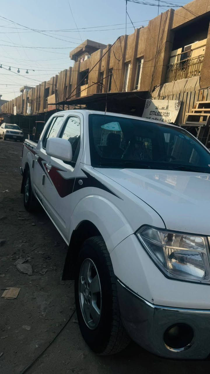 نيفاره موديل 2013  شمالي سنويه 2030 سياره مكينه حاويه  جديده مكفولة بس بارد بيه قليل السياره جاهزه مال بيت الواقع احله من الصور تخم تاير صدر جديد مذب عليه المكان لامين الثانيه قرب اسواق بيت بنيه صاحب اتصل لحد يراسل خاص 
*********** حيدر السعر  135 وبيه مجال بسيط
