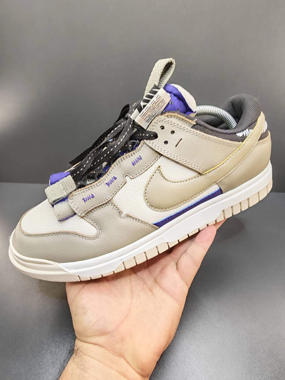 New Nike Air Dunk Jumbo Shoes Sneakers - Light Brown (DV0821-101)
متوفر حذاء نايك قياس 44 وطول القدم 28 سم والصناعة فيتنامي، جديد غير مستخدم، كوالتي ممتاز جدا بضاعة اوربية ، لون مميز ،قطعة مميزة وراقية بمعنى الكلمة
يوجد توصيل لكافة المحافظات ***********
