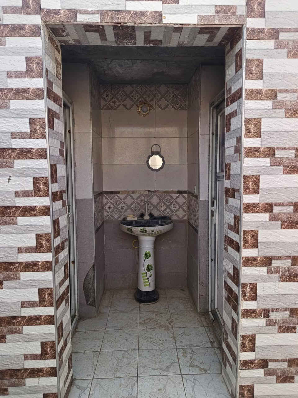 السلام عليكم بيت للبيع مساحته 100 البيت شرك بي غرفه وصاله ومطبخ وصحيات وكراج مكانه  ديوانيه حي العسكري الثاني شارع 60 بالفرع مال مكتب العدسه الذهبيه للعلم فرع مبلط ورصيف وكامل خدامات سعر البيت 60 وبي مجال قليل جدا


**إذا كنت صاحب هذا الإعلان وتريد حذفه لأي سبب، رجاءا أرسل رسالة إلى الدعم الفني**