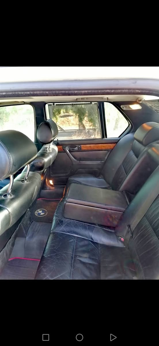 السلام عليكم        BMW
موديل 1993 حجم 730i  محرك 6 سلندر لون رصاصي دبل جام دبل لحية مواصفات M فتحة سقف تحكم ستيرن كشنات جلد تحكم كهرباء تحديد سرعه

فول مواصفات M فول نظافة
فقط 3 قطع صبغ الباقي كلشي بشرط رقم دهوك تحويل بشرط كفالة عامة 

السعر : 93 ورقة وبيها مجال مكان دهوك للأستفسار
واتساب : ***********
