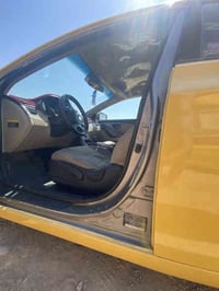 عندي الانتره 14 السعر 100 او بيه مجال امريكي حادثها باب السايق او نفسه...