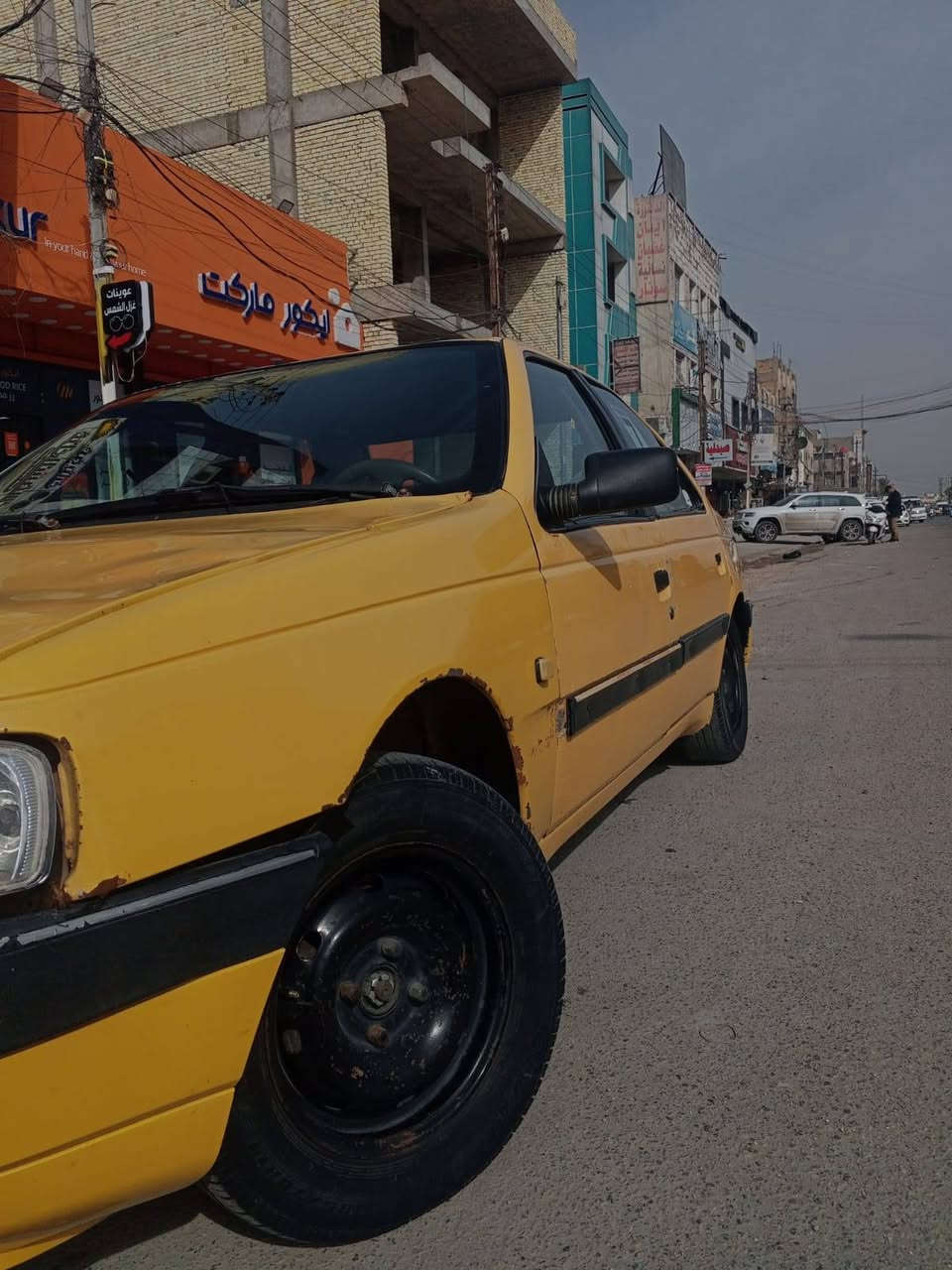 جوة السوك
بيجو GLX 405 موديل 2010  سيارة كاملة مكملة نصبتها تخبل داخلها حلو السيارة مابيها لامعجون ولا صبغ تخم تاير جديد جواها تبريد تدفئة كله شغال سيارة نشطة مكينه وكير كفالة لاتنقيص لاتبخير شلعه ومعدل خير من الله ترايها مفتوح 
مصفر هيئة وغرامات رقم بغداد تحويل ثاني يوم 
السعر : 25 وبيها مجال 
العنوان : بغداد الشعب شارع الصحه 
الرقم : *********** بي واتساب
