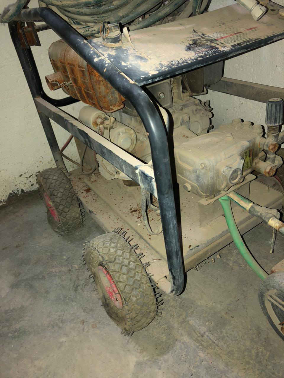 غراض غسل
مستخدمة شهر تقريبا
ومتروكات صارلهن فترة 

ماطور ماء كاز 

السعر ٧٥٠ 

ماطور ماء كهربائي 

السعر ٥٥٠ 

الأسعار بيهن مجال حك الجية 

عنواني ديالى بعقوبة ***********
