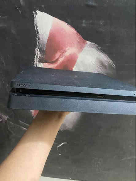 بلي فور سلم نص تيرا 
ما مفتوح ويا 3 جوستكات 
و قرص God of war4
و اصدارة قابل للتهكير بس ماكو مجال يعني تكدر تاخذة تروح تهكرة
المكان بغداد الزعفرانية 
السعر 250
*********** Colombo
