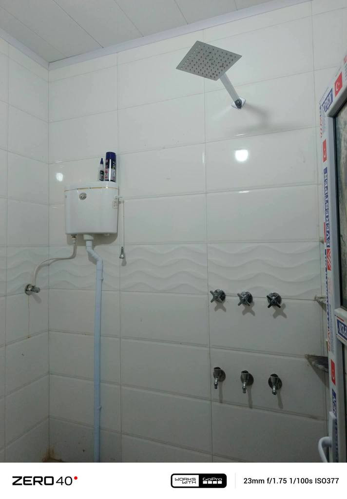 دار للبيع المساحة 200طابقين درجه اولى
بناء جديد طابوك جمهوي صب كونكريت اساس وسقف جسور  الع-------------------------------------------------------------------------
​💎 [نوع العقار: دار طابو زراعي  ] 💎
--------------------------------------------------------------------------
​📍 الموقع : [النجف الاشرف / مقابل ملحق قريه الغدير عله شارع المطار مقابل جسر الشهداء عمود 100 ]
--------------------------------------------------------------------------
​📏 المساحة الكلية: 200 متر طابقين  ]
--------------------------------------------------------------------------
​🏡 المواصفات الرئيسية: 
يتكون من : طابقين
 غرفة نوم 4➕ إستقبال ➕ صاله2➕ مطبخ ➕ 
مجموعات صحيه3
--------------------------------------------------------------------------
​🌟 مميزات الدار : [: خلف الشارع العام الرئيسي ⚡ ➕ بناء الدار هندسي حسب المواصفات #العالميه 🌍🌐 ➕ الدار  يبعد عن المجسر 150متر ]
--------------------------------------------------------------------------
​💰 السعر المطلوب: [ 150مليون / "قابل للتفاوض"]
--------------------------------------------------------------------------
​📞 للتواصل والمعاينة الفورية:
​[*********** /*********** واتساب 

--------------------------------------------------------------------------
عندك بيت او عرصه وتريد تبيعهه راسلنه واتساب
