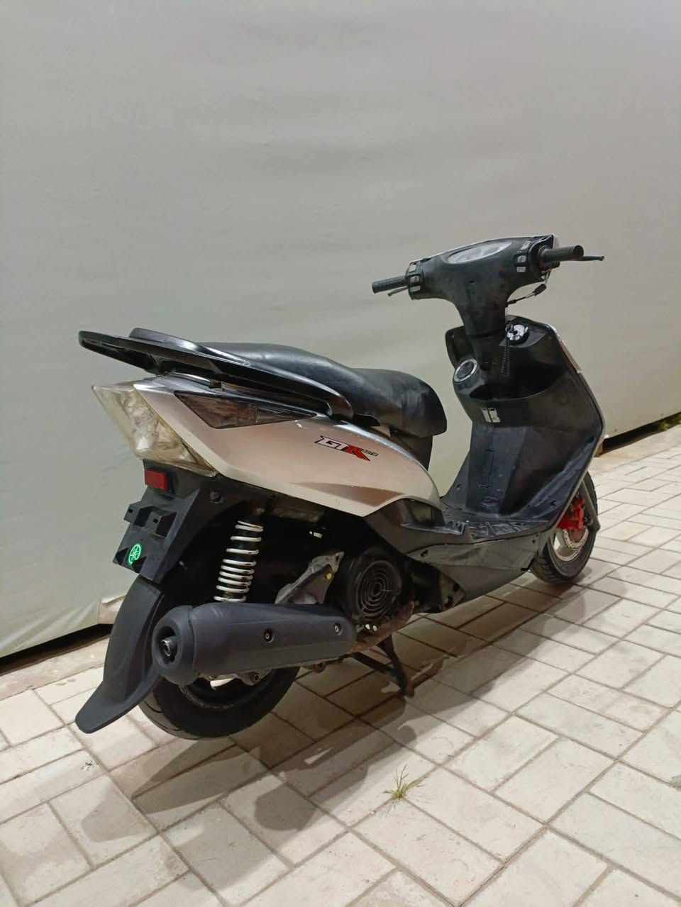 السلام عليكم شباب دراجة ثعلب للبيع نظيفة كلش اوراق كاملة السعر ٥٠٠وبيها مجال مكاني المحمودية للاستفسار رقم ***********
