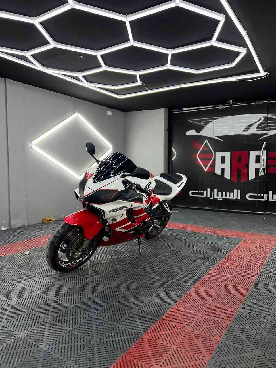 سلام عليكم 
هوندا F4i 600c
موديل 2004 ماشيه 33 الف 
اوراق سكنر منضومة زينون 90 W سبايدر تانكي درع جانبي اصلي حمايه مري بلادي اصلي اكزوز اكرو بفك كاربون فايبر وياله موشمه اصلي + وشومات خارجيه دشبول كله شغال دراجه كفالة عامه تجي وشوف بعينك ادامه جديدة يعني شغل وطلع سعر 24 ورقة وبيها مجال للشراي رقم الهاتف *********** بي واتساب مكاني بغداد الغزالية

