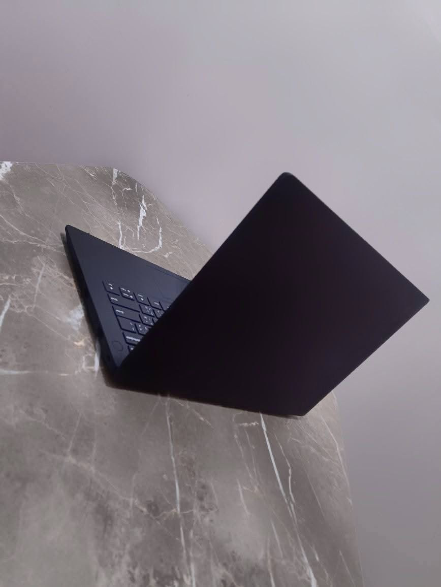 Lenovo K14 GEN 1
• CPU : Ryzen 5 5600U معالج

• GPU : AMD RADEON VEGA 7 - 4GB كارت الشاشة

• RAM : 12GB DDR4  رام

• SSD : 256 GB  تخزين

• SCREEN : 14.1 FHD الوان ممتازة بحواف شبه معدومه

🛠️ بشنو يفيدك هذا الجهاز؟
✅ للمهندسين والمصممين: الجهاز يشغل برامج الهندسة والتصميم (مثل AutoCAD و Photoshop) بسلاسة بفضل المعالج القوي وكارت الشاشة المدمج.
✅ للألعاب: يكدر يشغل الألعاب المتوسطة والخفيفة (مثل Valorant, GTA V, CS:GO) وبفريمات مستقرة.
✅ للدراسة والعمل: مثالي للبحوث، البرمجة، والعمل المكتبي الطويل بفضل بطاريته وسهولة التنقل بيه.

وللمعلومة الجهاز رام 12 مو 8  + شاحنة

سعر الجهاز: 365 الف 

الهدايا : حقيبة + ماوس + باد ماوس

للتواصل واتس: ***********

يوجد توصيل لكل المحافظات
