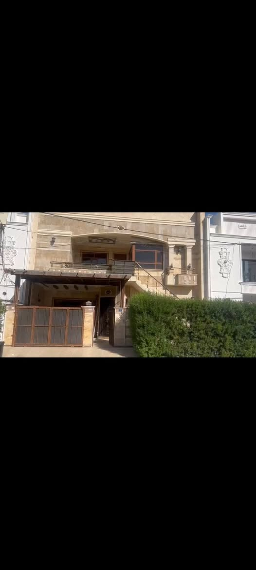 ئه م خانوه بؤفرؤشتن
روبه ري 220مه تر
دوقات سه روبن وه كويه ك كامل مواسه فات 
 نهؤمي خواره وه دوو نؤم دوهؤل مدبه خ و مدبه خ حمل
ديوه خان خانوه كه جؤل كراوه 
شوين هه ولير كه ره كي خانزاد .به سته بيازه. كؤلاني 15
نرخي 17ده فته و مه جال
ز.م***********
