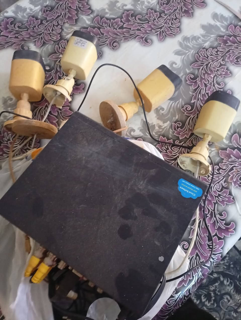 سلام عليكم كامرات للبيع اربعه هن والمنظومه كاملات شرط الشغل ***********
