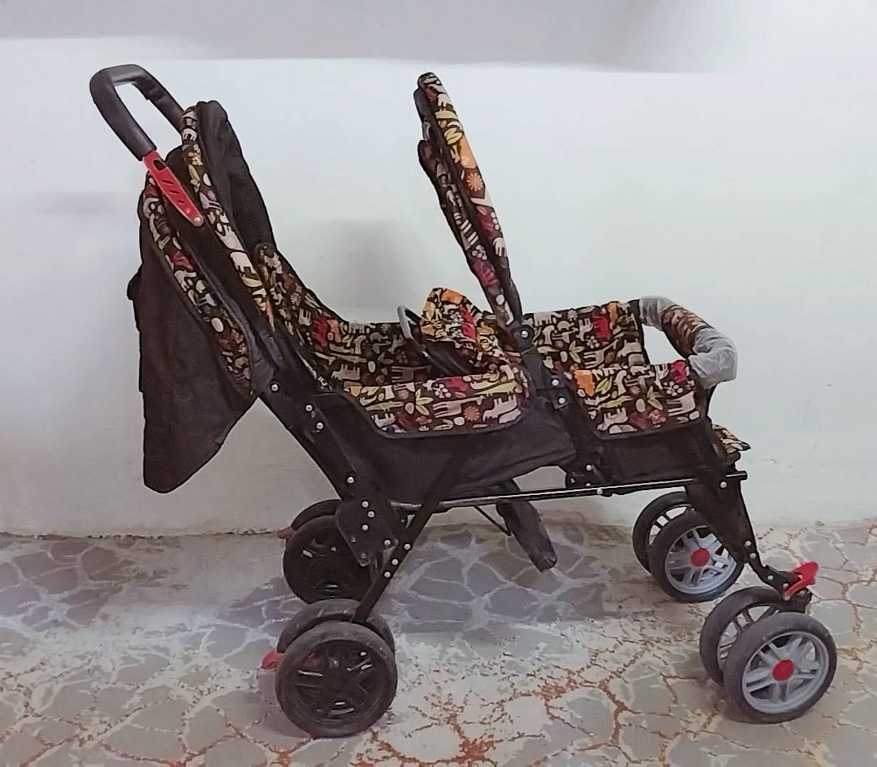 متاح عربانه مال اطفال ام نفرين بيهه نقص بس فرشه وحده مال الطفل الوره ومبينه بالفيديو نظيفه ومابيهه كسر السعر (45)  الف
مكاني بغداد الشعله  
***********
***********.   (واتساب)
