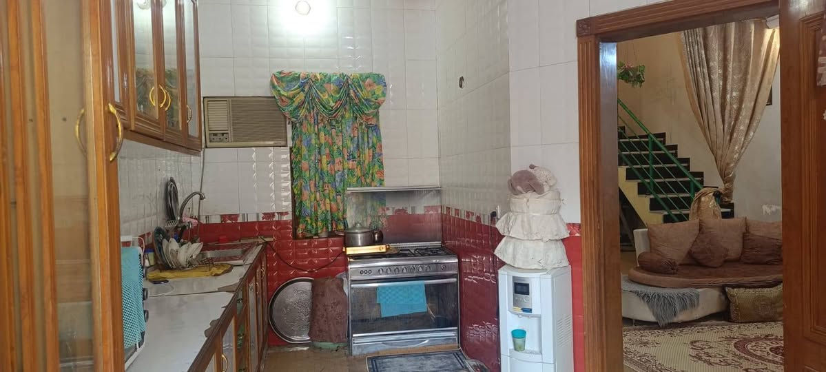 بيت للبيع ١٠٠ متر طابقين
استقبال ومطبخ وغرفتين وصاله و٣ حمامات
منطقة البوبيات عمود 55 داخل الفرع قريب عن الشارع العام 15 متر

للاستفسار الاتصال مراسلة ⁨مراسلة ⁨***********⁩ كربلاء, العراق
