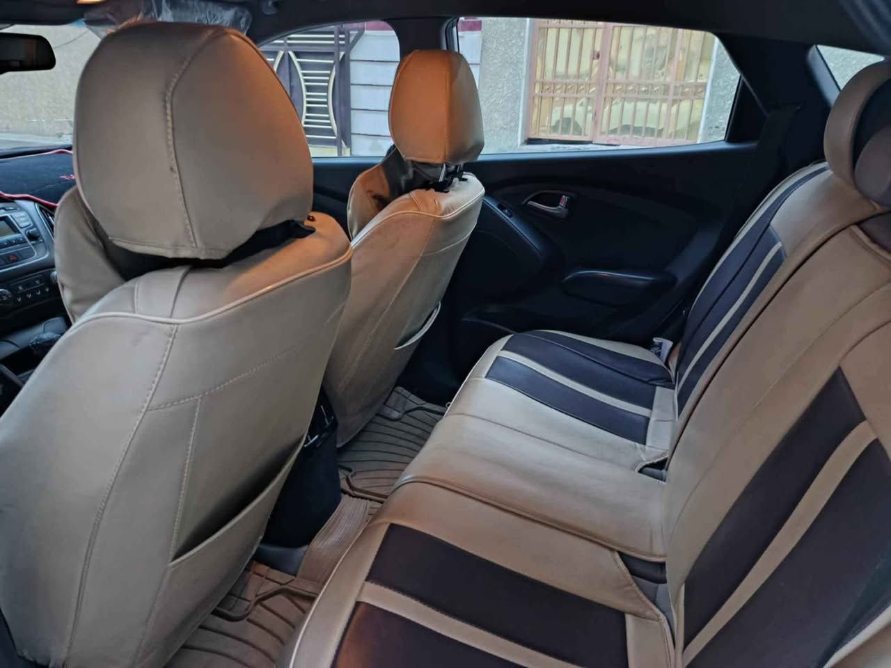 توسان خليجي موديل ٢٠١٥ رقم بابل اللون ابيض باسمي التحويل ثاني يوم الضرر فقط الي موضح بالصورة وتم تعديلها على البارد وتكحيل بالكارت للتواصل الاتصال على الرقم *********** Colombo, Sri Lanka
