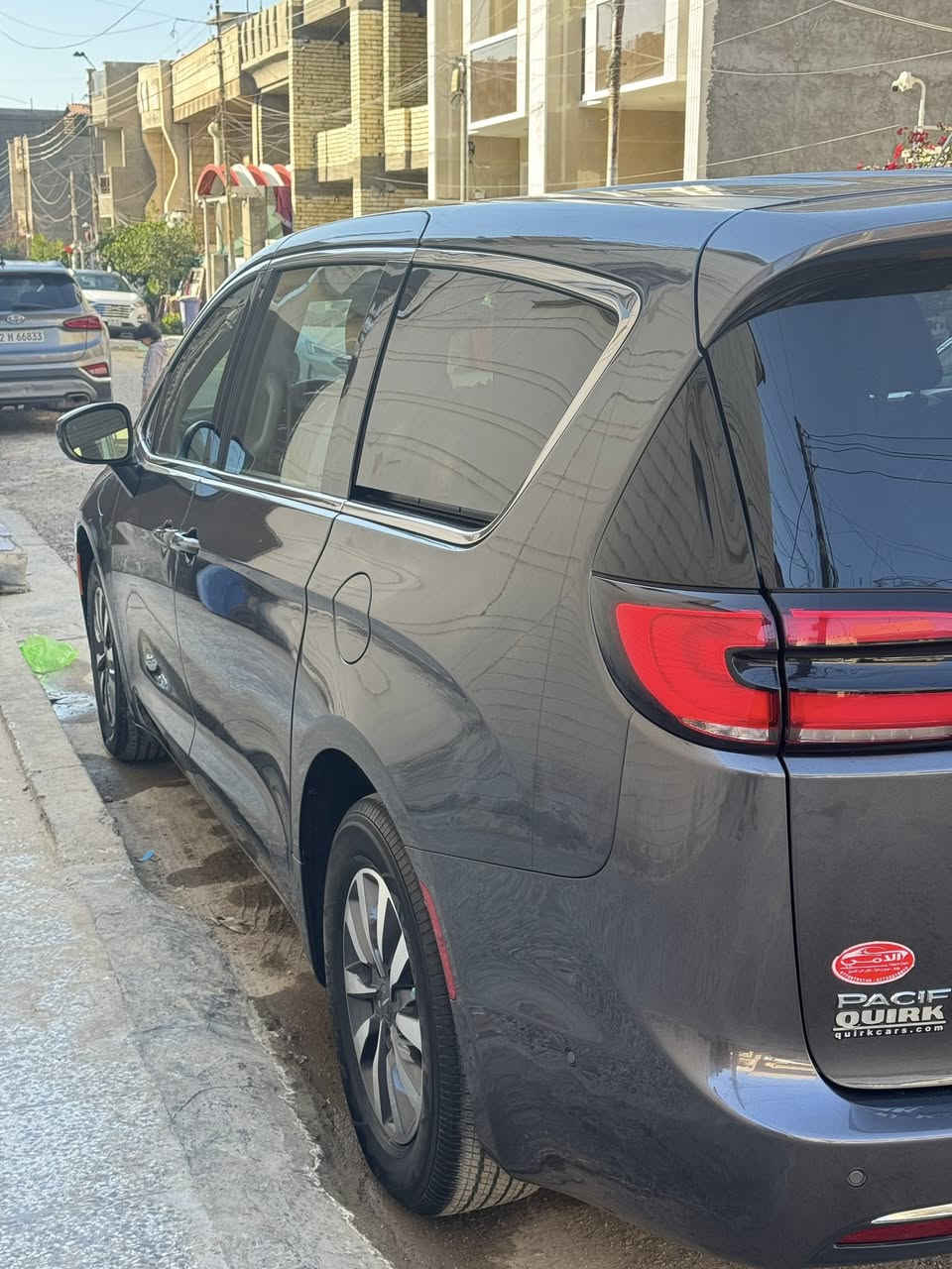 🚗 للبيع – كرايسلر باسيفيكا 2023 هايبرد Touring L  مواصفات خاصة
🎨 رصاصي فيلي  

✔️ محرك 3.6 + هايبرد (اقتصادية جداً)  

✔️ تمشي كهرباء + بنزين  

✔️ مدى كهربائي حوالي 60 كم  

✔️ مدى كلي يصل إلى حوالي 900 كم مع شحن فل 🔋  

✔️ شاشة كبيرة + Apple CarPlay+ أندرويد اوتو

✔️ أبواب جانبيه كهرباء + تشغيل بصمة  

 ✔️صندوق كهرباء 

✔️ مقاعد جلد + تدفئة  مقاعد اماميه منفصله+تدفئة ستيرن

✔️تحكم مناخي ثلاثي المناطق

✔️ رادار + أنظمة أمان + تحديد مسار + فرامل طوارئ تلقائي امامي وخلفي

✔️ كاميرا خلفية  

✔️ مراقبة النقطة العمياء

✔️مساحة واسعة ومريحة للعائل

وكامرات 360 درجة وحساسات 12 حساس

اصطفاف تلقائي 

🔋 خيار مثالي للسفر والعائلة وتوفير الوقود  

🛠️ حالة ممتازة وجاهزة  

ملاحظة السيارة حته درع شادلها يعني تنسى كلشي

تخم تايرات جديد

السيارة ماشية 30الف كيلومتر 

السعر 225 وبيها مجال للطيبين 

📍 الموقع: (بغداد)

للستفسار ***********
