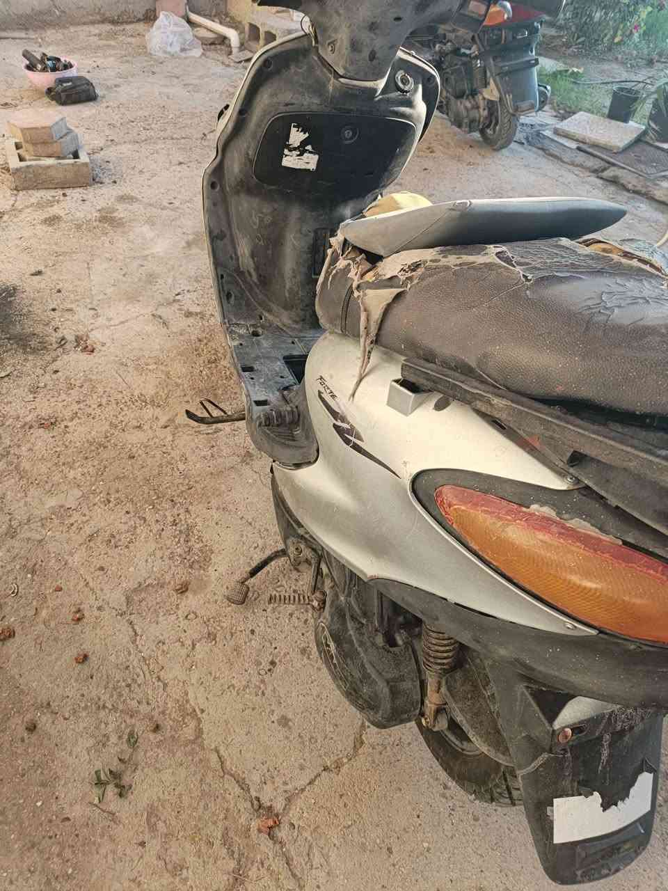 السلام عليكم عندي دراجه دولفين للبيع سعرها ٣٠٠الف ومكاني بل المحموديه ***********/***********
