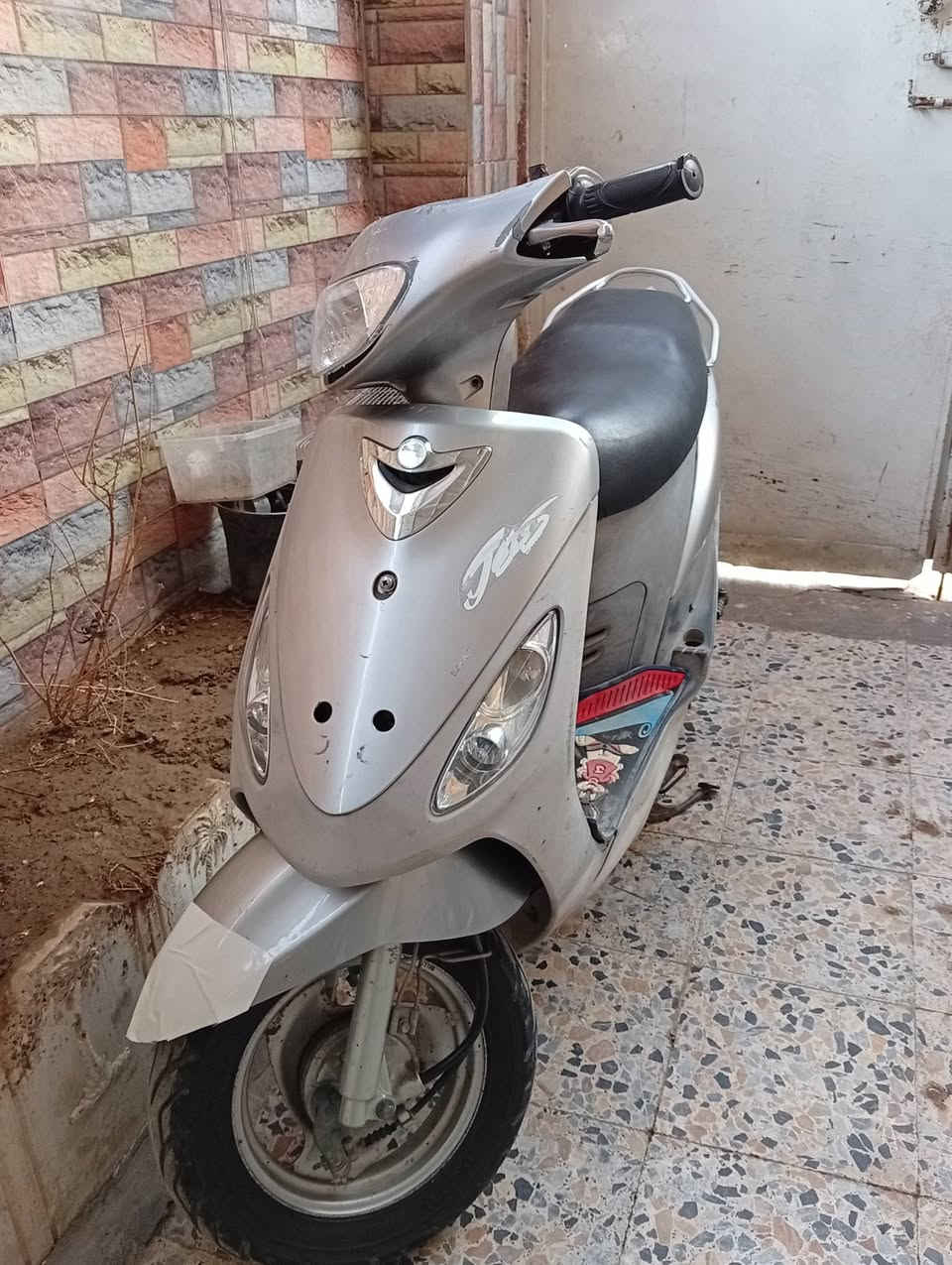 سلام عليكم شباب دراجه منغولي من بغداد ختم واحد معى المكينه اوراق ومنفيز برغي ما مفتوح مكاني ميسان أعماره قفل 875 بس السلف عطلان هذا رقمي ***********
