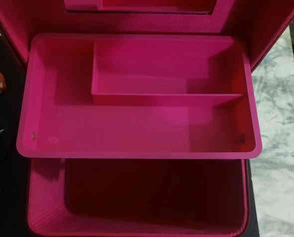 السلام عليكم حبايب جنطه مكياج بهاذا شكل جديده مال امزون - متوفر خدمه توصيل جميع محافظات العراق - ***********
