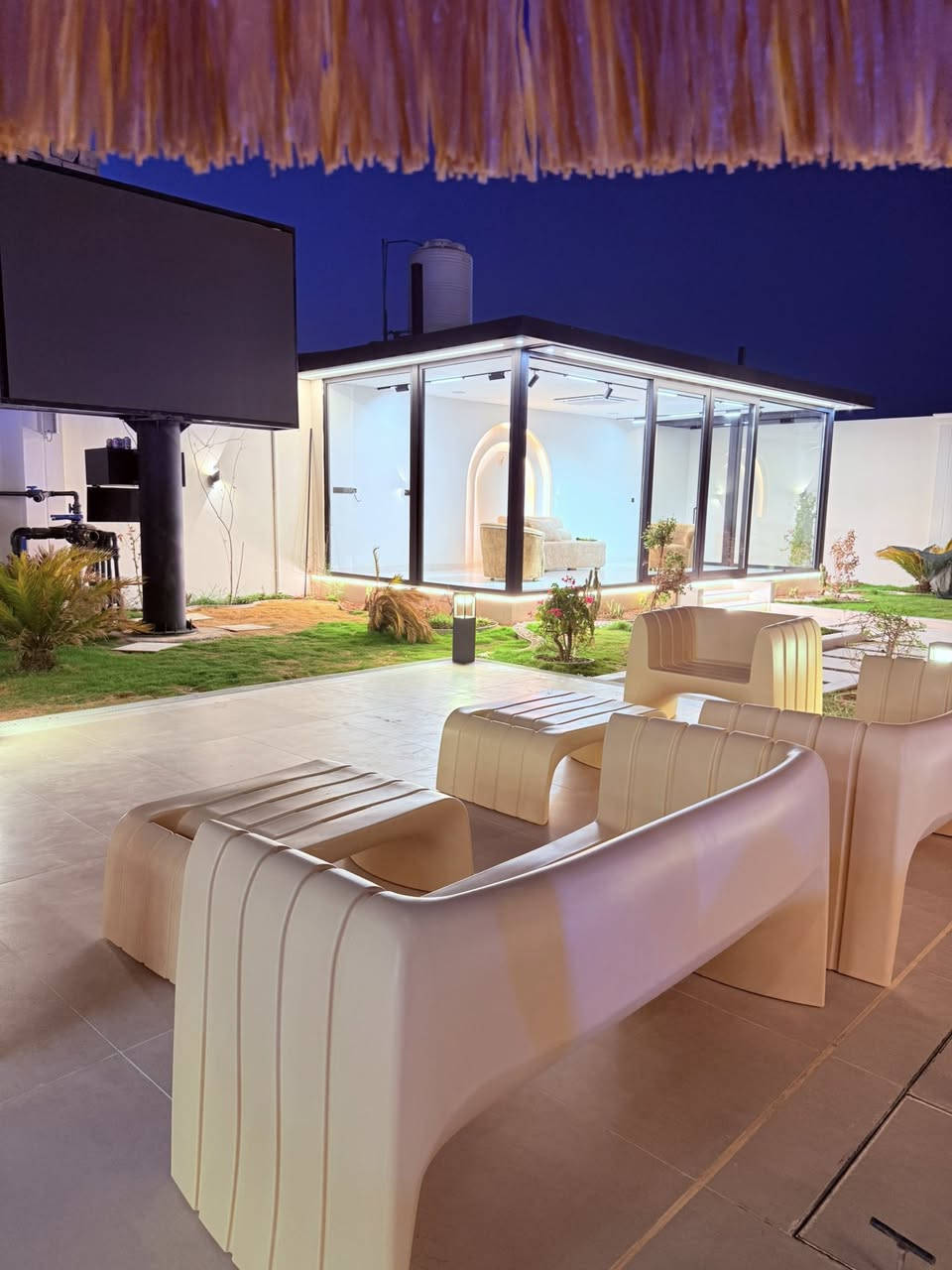 منتجع كونه ماسيvip للإيجار                                                             متوفر حجوزات ايام العيد 
للحجز والاستفسار الاتصال على الرقم 

***********
متوفر واتساب على الرقم
