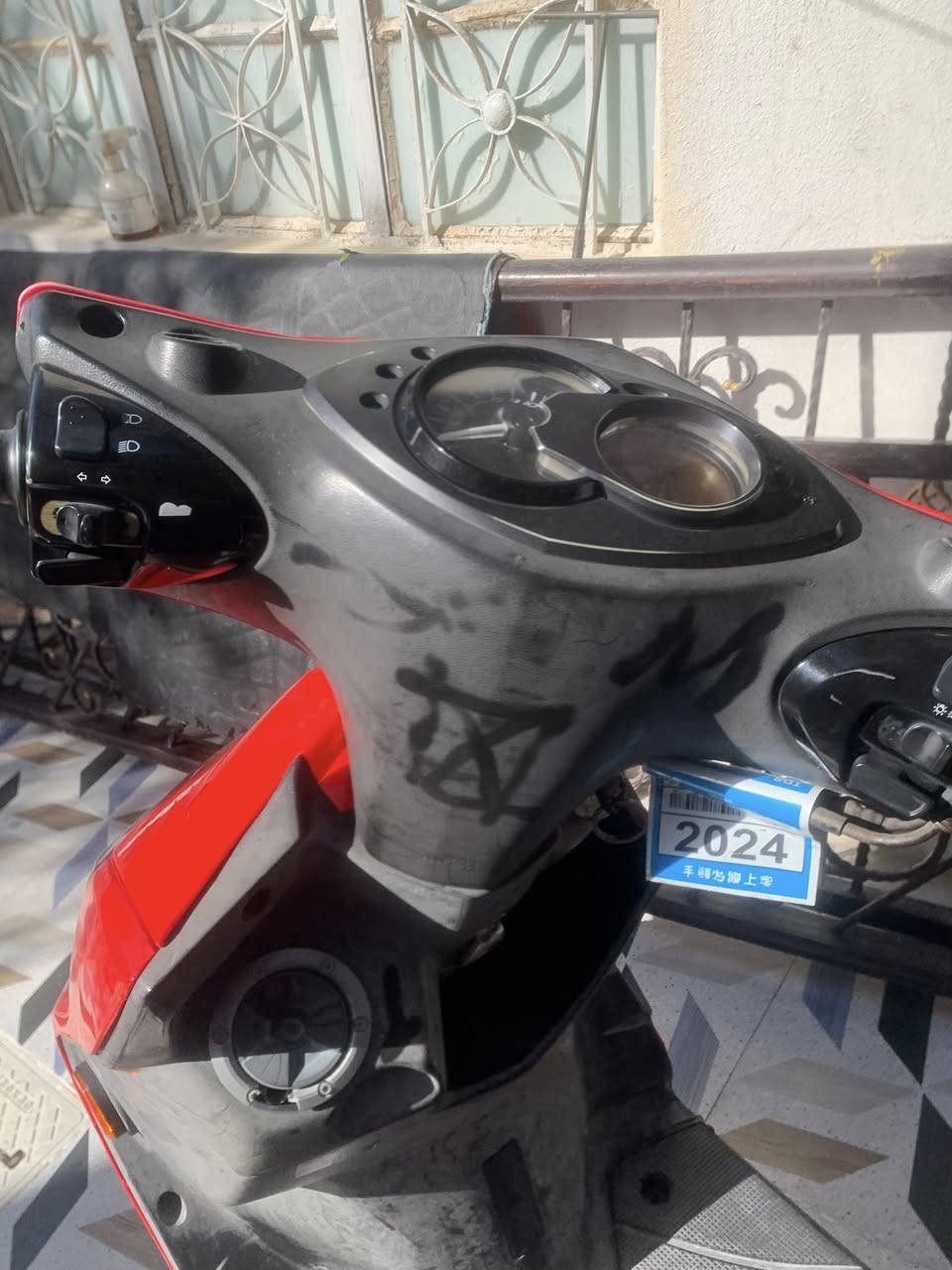 سكنس فحـل نوزل للبيع فقط 
دراجه نوزل خطين مكفوله كفاله عامه
لا تنقيص ولا تبخير كامله مكمله ع اخره حبايه
مال جناي بيها فلاوين رياضي موديل 2011
السعـر 850 وبيها مجال 
***********
للاستفسار
