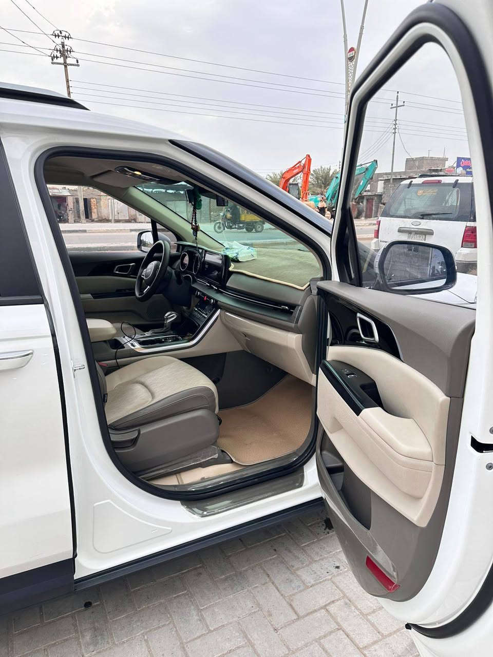 سلام عليكم خوان سيدونه ٢٠٢٣ كوري مكينه ٣و٥٠٠ جديده ماشيه ٤٠ الف جاهزه للخير بسمي مكاني بصره ٣ قطع صبغ بكوريه بدون معجون وسعر ٢٧٥ وبيهه مجال للتواصل ***********
