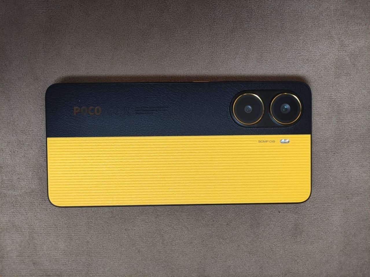 السلام عليكم
*📱 للبيع: Poco X7 Pro - وحش الألعاب 🔥*
*الذاكرة: 512GB + 16GB رام*

*المواصفات السريعة:*
دبل خط
- *المعالج*: Dimensity 8400 Ultra - أقوى معالج بفئته للألعاب 120FPS
- *الشاشة*: 6.67" AMOLED 1.5K 120Hz + سطوع 3200nits 
- *البطارية*: 6550mAh تدوم يومين + شحن 90W من 0 لـ 100% بـ 42 دقيقة
- *الكاميرا*: 50MP OIS مثبت بصري + أمامية 20MP
- *النظام*: HyperOS 2 - سلس وخفيف بدون لاق

*الحالة:*
✅ الجهاز نظيف 100% بدون خدوش ولا كسور  
✅ البطارية صحة 100% - ما مفتوح 
✅ الملحقات: الكرتون+ كفر + لاصقة حماية  

*السعر: 425وبي مجال
*للتواصل: ***********واتس او خاص
