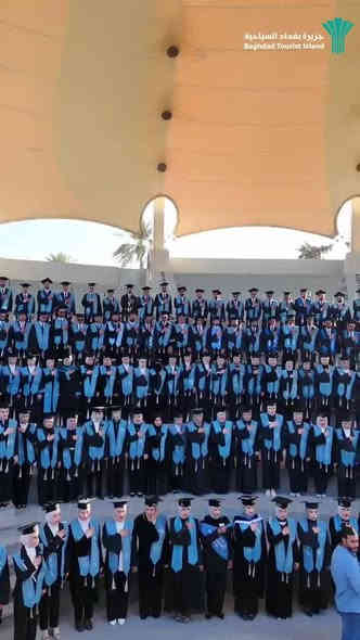 🎓 موسم حفلات التخرج بلّش!
وكثير من العوائل يحبون يروحون ويشاركون أولادهم الفرحة… بس ميكدرون يطلعون ويه باصات الطلاب.

🚐 لذلك وفرنالكُم ستاركسات مريحة ونظيفة للذهاب إلى حفلات التخرج للأهالي والعوائل فقط.

✨ حجوزات يومية – أسعار مناسبة – خدمة راقية
وكلشي جاهز حتى توصلون بوقتكم وبأمان.

📞 للحجز والاستفسار: راسل الصفحة أو اتصل على الرقم:***********
