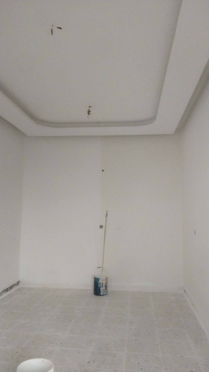 سلام عليكم انواع الصباغ الخارجي وداخلي بسعار مناسبه وشقل شوفت عينك طلس خارجي داخلي علمتر مكطوعه بليوميه عادي ماكو يشكال كادر كامل ***********
