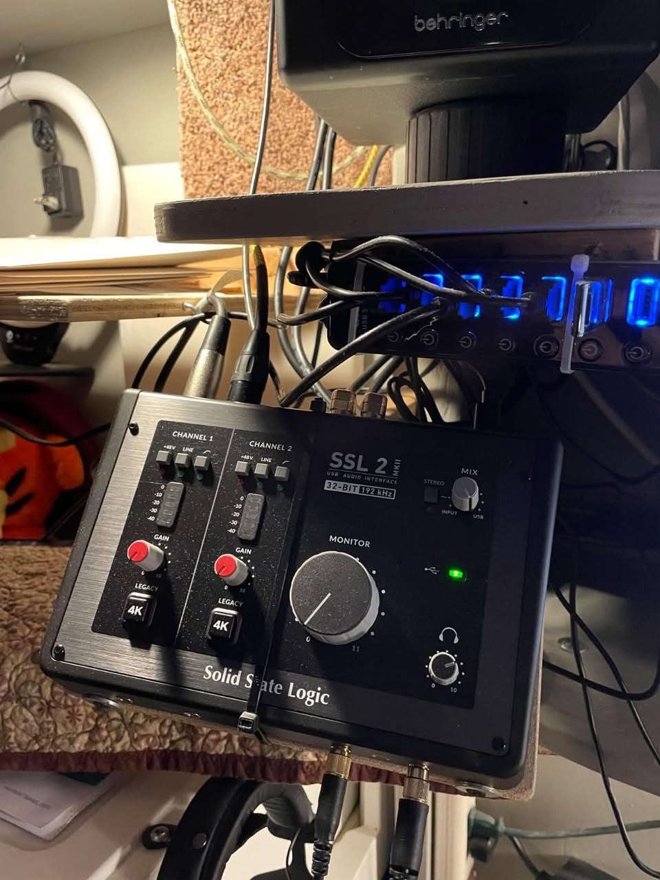 🛑 ستوديو متكامل للبيع 🛑
سبب البيع : لتجديد لا غير 
واتمنالكم كل التوفيق يارب 

حاسبة السعر : 250 الف مع كامل ملحقاتها وفلاترها 
وبرامجه وتعليم ايضاً لمدة ١٠ ايام اون لاين مجاني 
سبيكرات السعر : 1,850,000
مايك نويمن 49  السعر : 1,716,000
كارت صوت SSL2 السعر : 400 الف 
كيبورد ميدي السعر : 200 الف 
كارت صوت فاست تراك صول السعر : 100 الف 
ستاند سبيكرات عدد 2 السعر : 200 الف
ستاند مايك استيلي ثقيل : السعر 65 الف 
…..
عنواني الديوانية سوق التحدي مقابل الشركة العربية 
الهاتف : ***********
