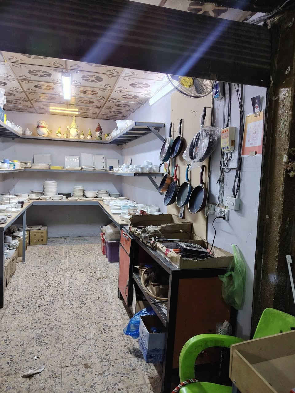 سلام عليكم محل ادوات مطبخيه وفرفوري اوربي مكانه مكتب الرشيد محل شرط الشغل ايجاره 200 كل شهر بشهره للبيع بسبب عدم التفرغ استفسار ***********

