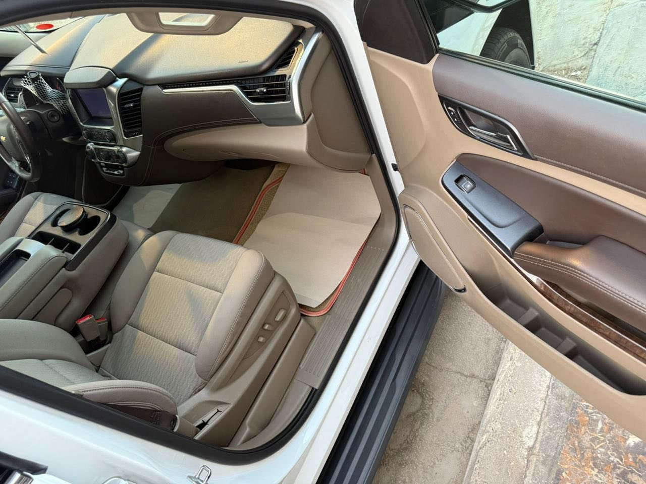 السلام عليكم تاهو موديل 2019 خليجي وكاله المنصور هزه ورقم بغداد الجديد بأسمي كفاله ضربه وتبديل وصبغ وبارد حته دعاميات مكينه وكير كفاله بدون فتح عله 
ماشيه 87KM حقيقي 
وضع الشركه جديده السياره
السعر:360
العنوان: بصره 
رقم الموبايل:***********
