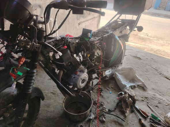 دراجة بوكسر للبيع
دراجة مابيها اي شي مكينة زينة مابيها اي شي مشكلتها بس بل كهربائيا دراجة مستخدمة ٥ اشهر فقط ظفيرة جديدة و ملف جديد و كتف شحن جديد و دشبول جديد  بس مجاي اعرف مشكلتها ابيع على هل حطة مكينة شغالة نكرة قبل لا تصير مشكلة كهبربائيات
العنوان حي البتول الولدايه
السعر 450 الف و بيها مجال لين مشكتها فقط كهربائيات اني ماعرف مكينة مابيها شي شغالة وما مفتوحة بس سببب البيع طار الواهس 
رقم مبايل 
***********
اغراضها موجودة كاملة
