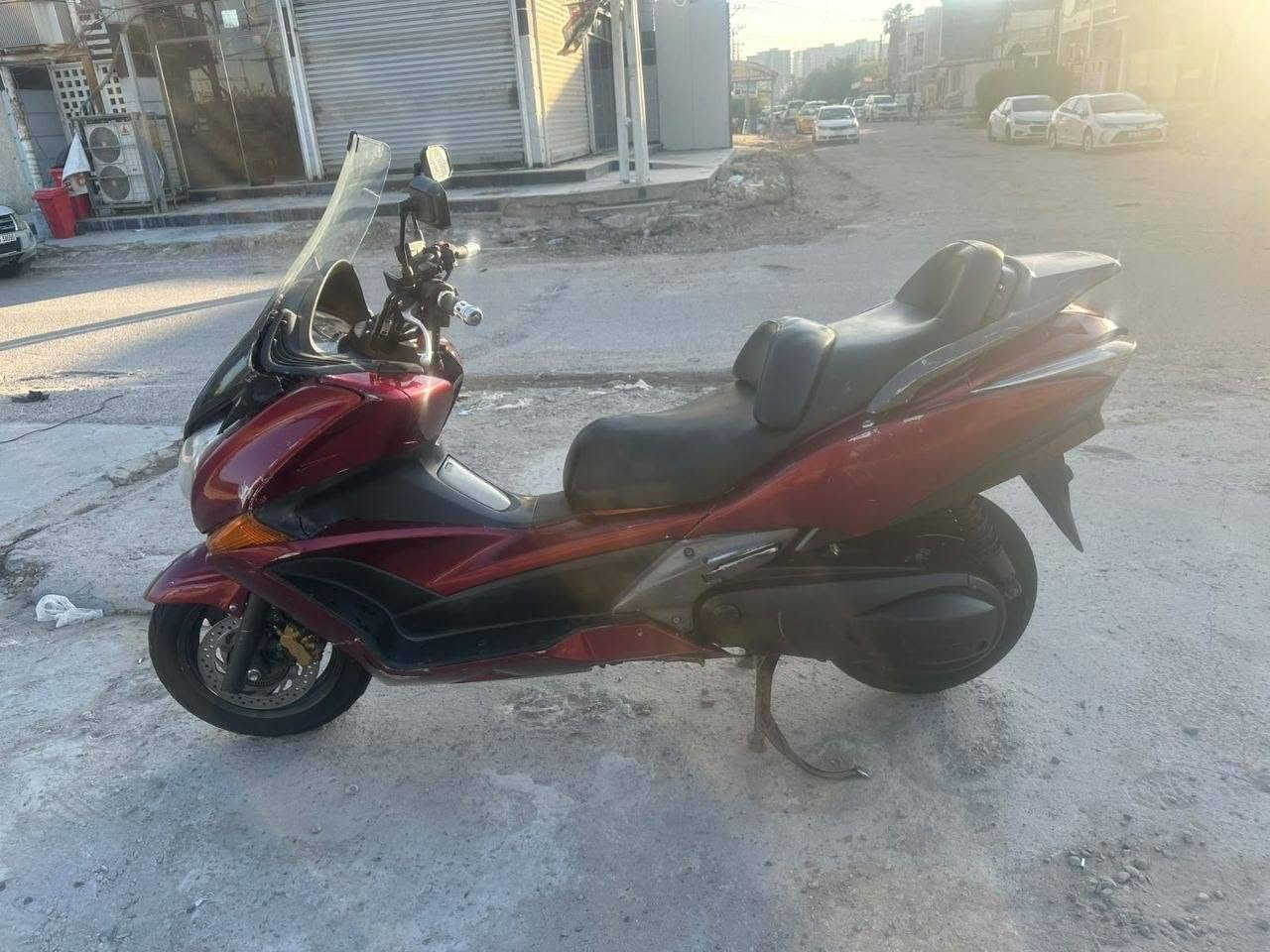السلام عليكم سلفر GT فول الدراجه ABS اوفر مود كامله فقط بيها حادث بجم ما متاثره كلش بس كفر حماوه جوه النص كهربايات كلها شغاله استان حساس شلعه معدل تخم تاير جديد مكينه خرسه السعر 1650 مجال حك الجيه العلوان بغداد حي العامل رقمي ***********
