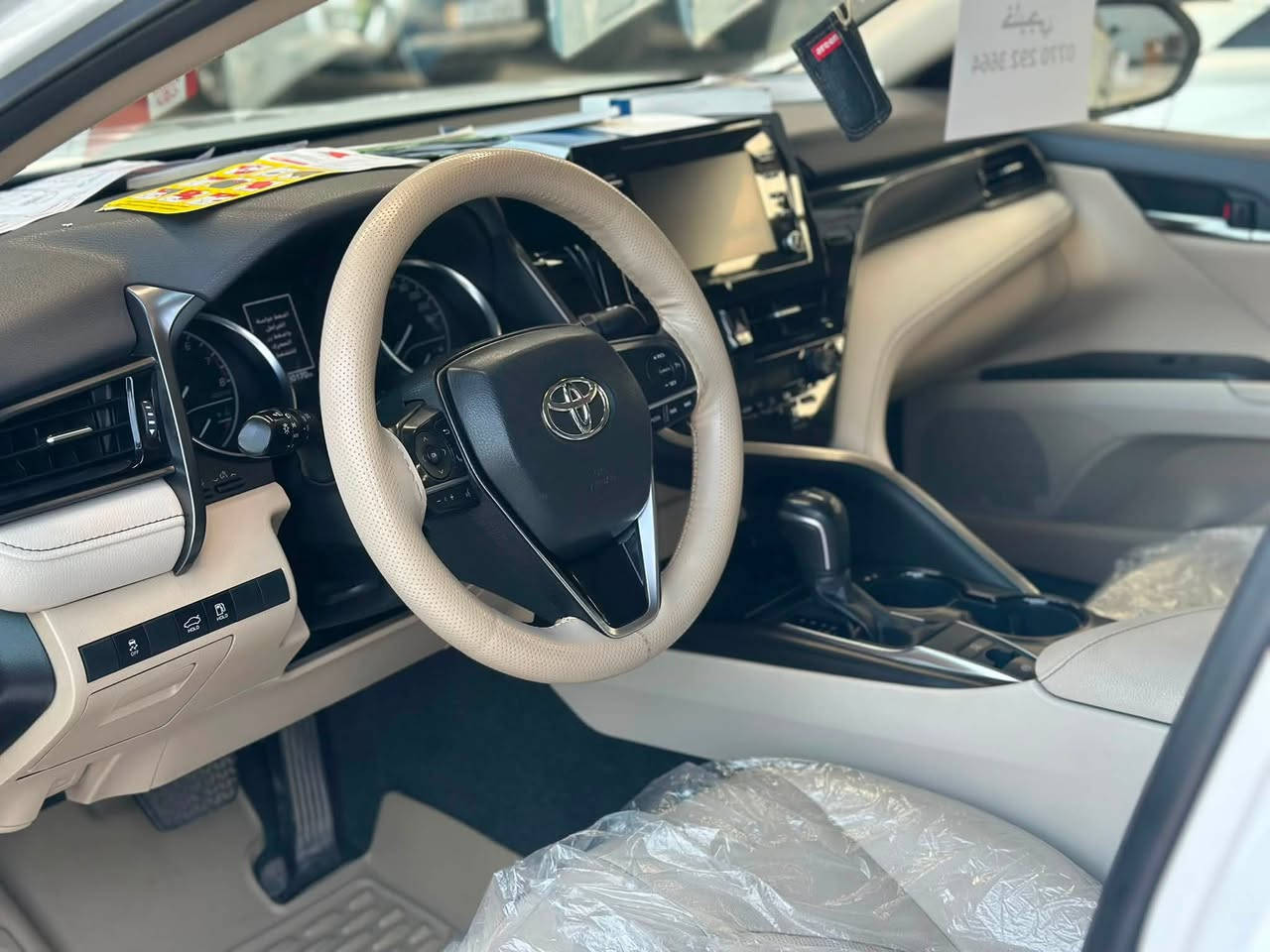 كامري ( GLE بانزين (خليجي )
موديل :2023 فول فول مواصفات/
 سلايت 
المواصفات 
فتحة 
تحكم ستيرن جهتين 
سايد بريك كهرباء 
نظام ايكو 
نظام Apple CarPlay
شاحن موبايل 
برده خلفيه كهرباء 
حساسات امامية + خلفيه 
مري شفط كهرباء 
اشاير بالمري 
قطعتين تبريد 
شاشة 
كامره 
مكينة 2500
لايت زنون 
لد امامي 
بلوجكتور زنون 
كشن كهرباء 
داخل بيجي 
اناره داخليه LED
***********
