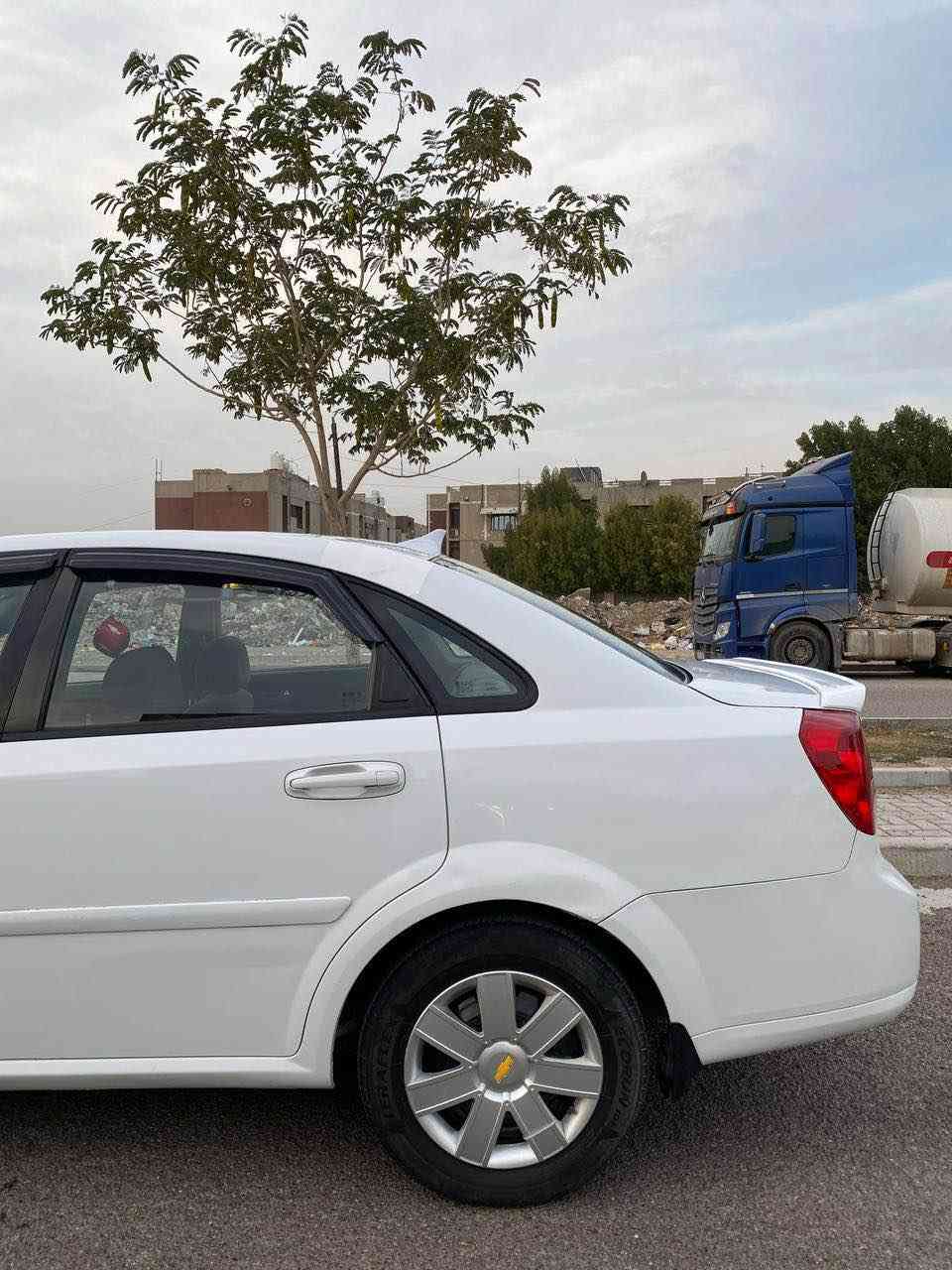 السلام ؏ــليـڪم 
شيفروليت اوبترا 2012 رقم بغداد انكليزي مشروع وطني لغاية 2028 / وارد خليجي شركة عامه  / محرك 4 سلندر حجم 1600 / اللون ابيض 

مواصفات (LS)  / تحكم ستيرن / مدخل USP / اواكس / كشافات امامي / سستم سماعات / ويلـ 15 / مرآة تعتيم / تدفئه / تبريد ❄️ / سياره عليها ادامه كامله ولا كلوب مشتغل بدشبول وجاهزهـ

ضرر / صبغ 3 قطع فقط جاملغ امامي وباب خلفي وهلال جاملغ خلفي بدون ضربه اثر شخوط / كهربائيات مملعوب بيها ع بلاد دواخل اللغود شواصي تكم كلها سليمه ♥️ سيارهـ كلها ليبل واحد بدون تبديل

 محرك كير مكفول / صدر خلفي جديد صدر امامي جديد

مكان / بغداد حي الجهاد / السعر  $80 وبيها مجال بسيط  السيارهـ بأسمي ♥️

 ***********

مامتواجد ع فيس اتصال فقط بغداد, العراق
