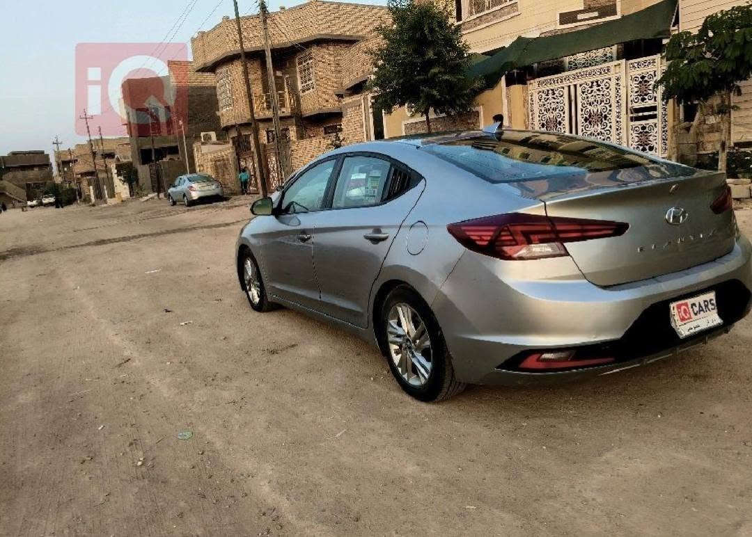 السلام عليكم
النترا 2020 رصاصي 
وارد امريكي ( بنيد و جامبغ ) 
السيارة حرة بأسمي / مشروع وطني ( رقم ذي قار ) 
ماشية 90 الف كم 
كاملة من كلشي ( گير / مكينة / تبريد/ حدادية ) 
مواصفات نص فول 
صور الحادث و السونار موجودات 
راسلني و ادزهن الك 

السعر 115 $ 

للتواصل/  ***********
