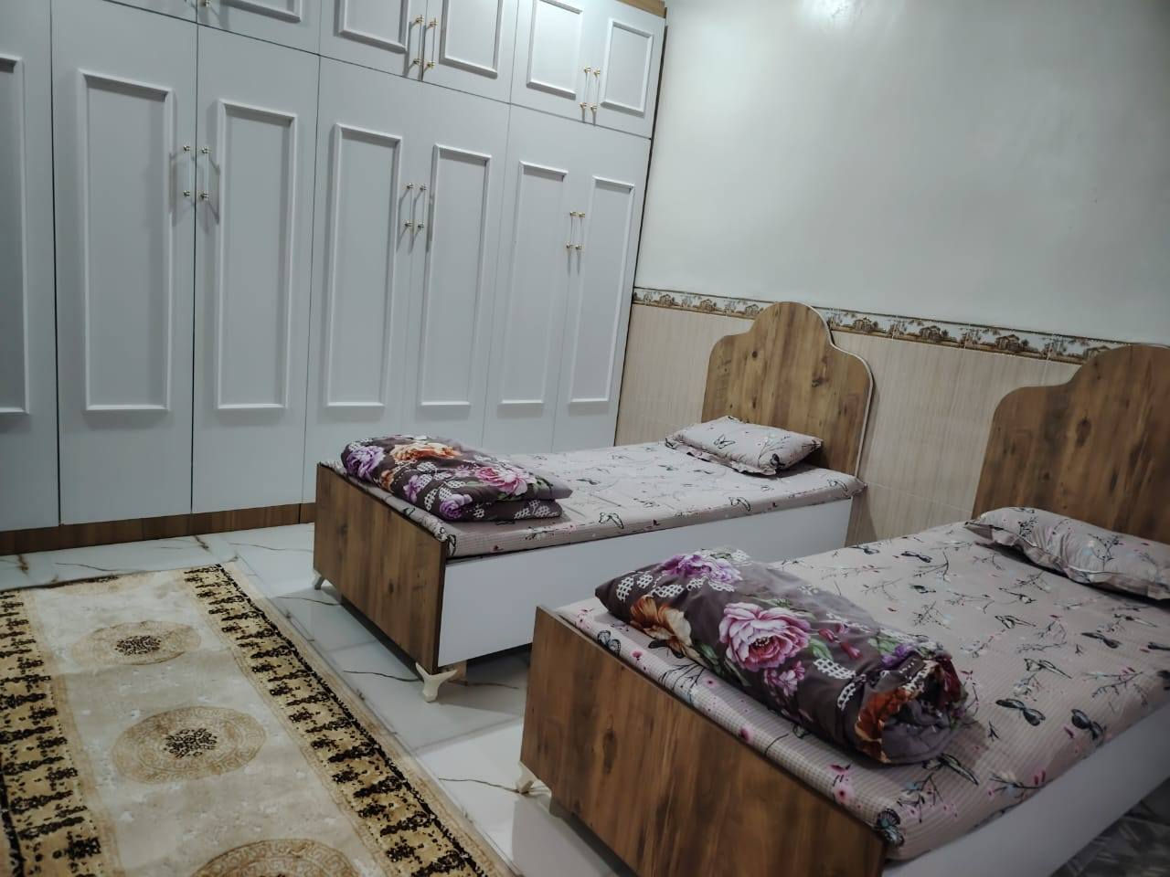 شغلنا اليوم 
جرابي نفر 
تغليف بالخشب التركي  اللون الصاجي  
والداخل المنامية ( الصومية ) شغل عراقي بخشب روسي مع ارجل مستقلة
  ضمان الوزن  لحد 150 كيلو غرام 
العنوان خانقين داره كوناره 
مقابل محطة كه لات لتعبئة ماء الشرب 
***********
