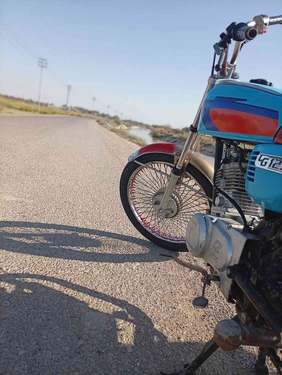 سلام عليكم دراجه للبيع تايكر 4كير محرك 21 لسعر 250 وبيه مجال لرقم *********** مكاني ديالئ تقاطع لقدس
