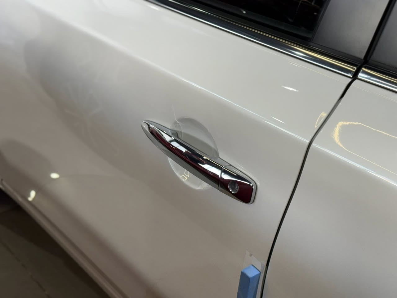 نيسان سنترا موديل 2025
كامل مواصفات مع كامل غراضه(كومبريسر هواء-ارضيات)

سلايد-بلاجكتور-٨ايرباك-يدات نيكل-ويل كروم-شاشه بلاديه ام دبل موج-تحكم ستيرن-تبريد مركزي -كامره خلفيه

*********** - ***********
