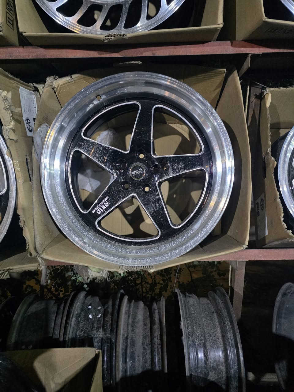 سلام عليكم شباب خدمات قيصر البهادلي ترحب بكم دائمن بيع وشراء مراوس جميع الوياله صبغ حراري ضمان سنه مكان بغداد شعب شارع اسواق مركزيه قرب نادي العربي مقابل مدرسه غمدان ***********
