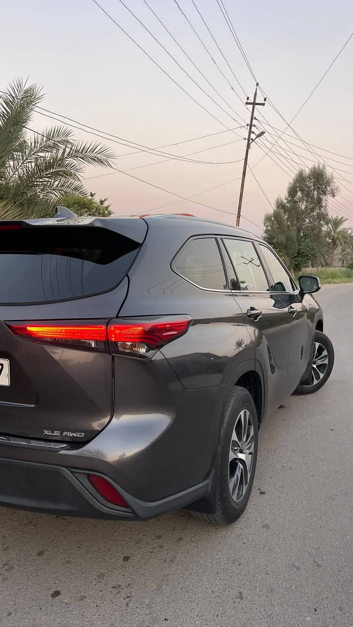 تويوتا هايلندر 2022 وارد امريكي 
مكفوله من الصبغ والتبديل والبارد كفالة عامة 
كلين السياره 
فول مواصفات XLE
بصمة 
سلايت 
جلد كشتات كهرباء
سلندر..6..V
راكب..7
شاشة 
تحكمات 
بردات خلفيه بلاد
ويل كروم 
جنطه كهرباء
سايد بريك بصمه
بعد بيه مواصفات السيارات جديده جدا 
ماشيه 84kl فقط السياره على وضع الشركه 
سيارة جديده بوضع الزيروو 
للاستفسار : ***********
