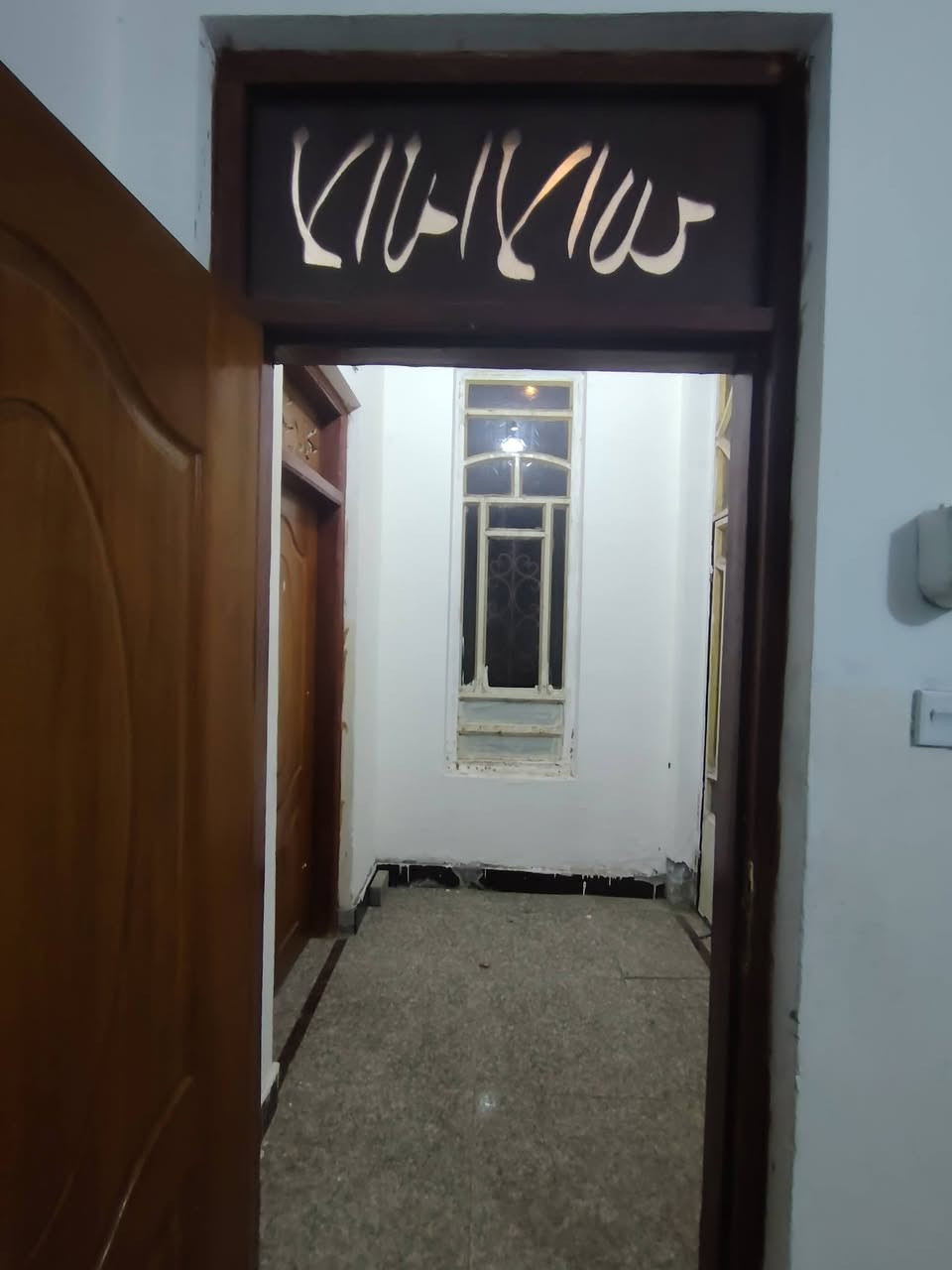 بيت للايجار في الصويرة حي العسكري
شارع حكمت قرب مدرسه سفينه النجاه مساحة 300متر يتكون من طابقين الطابق الأول يتكون من 2غرف نوم +استقبال +صاله +مطبخ يحتوي على كاونتر +صحيات والطابق الثاني يتكون من 2غرف نوم +صحيات +بيتونه
وللاستفسار الاتصال على الرقم
***********
