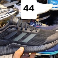 احذية باله اصليات سعر ١٥ الف  مكاني بغداد شارع حيفا   نزله ملعب نادي م...