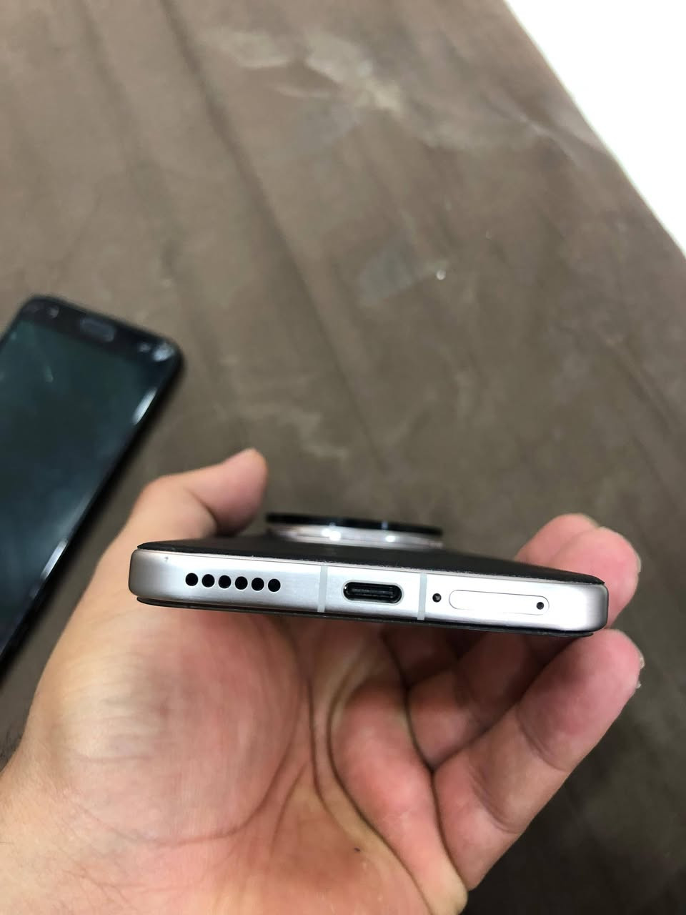 مساء الخير اخوتي جهازي Honer magic 8 pro
جهاز اخو الجديد شوفه عينكم بالنسبة للضهر ف اني مغلفة  
بطارية 7100    باقي مواصفاتة معروفة ذاكرة 512 
كامل ملحقات ساعة وشاحنة و 3 كفرات 
مراوس مع s26 الترا ذاكرة 256 راس براس 
للعلم سعرة 14010 
وال s26 الترا سعرة 1350
***********
