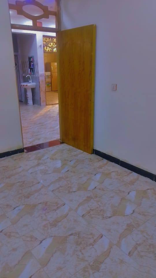 📍دار سكن للبيع في حي الحكيم قرب الدبية 📍
~~~~~~~~~~~~~~~~~~~~~~~~~~~~~~
🔹المساحة 180 متر طابق واحد 
🔹عرض الشارع 10 متر 
🔹السعر 53 مليون وبي مجال  
…………………………………………………………
⚜️للاستفسار الاتصال على الارقام التالية :
📲***********📲 علي شاكر الاماره
📲***********📲
